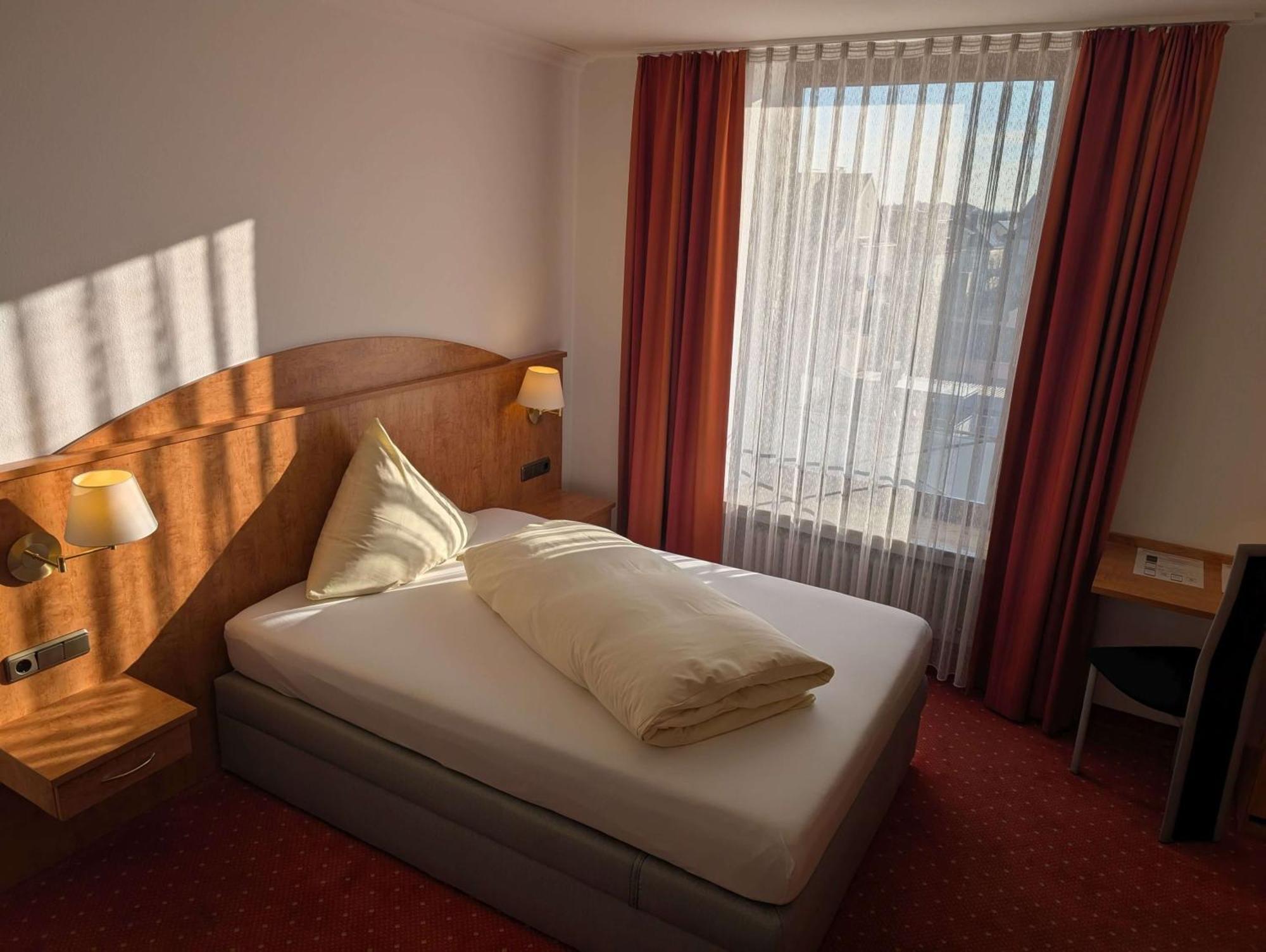 Stadthotel Аугсбург Экстерьер фото