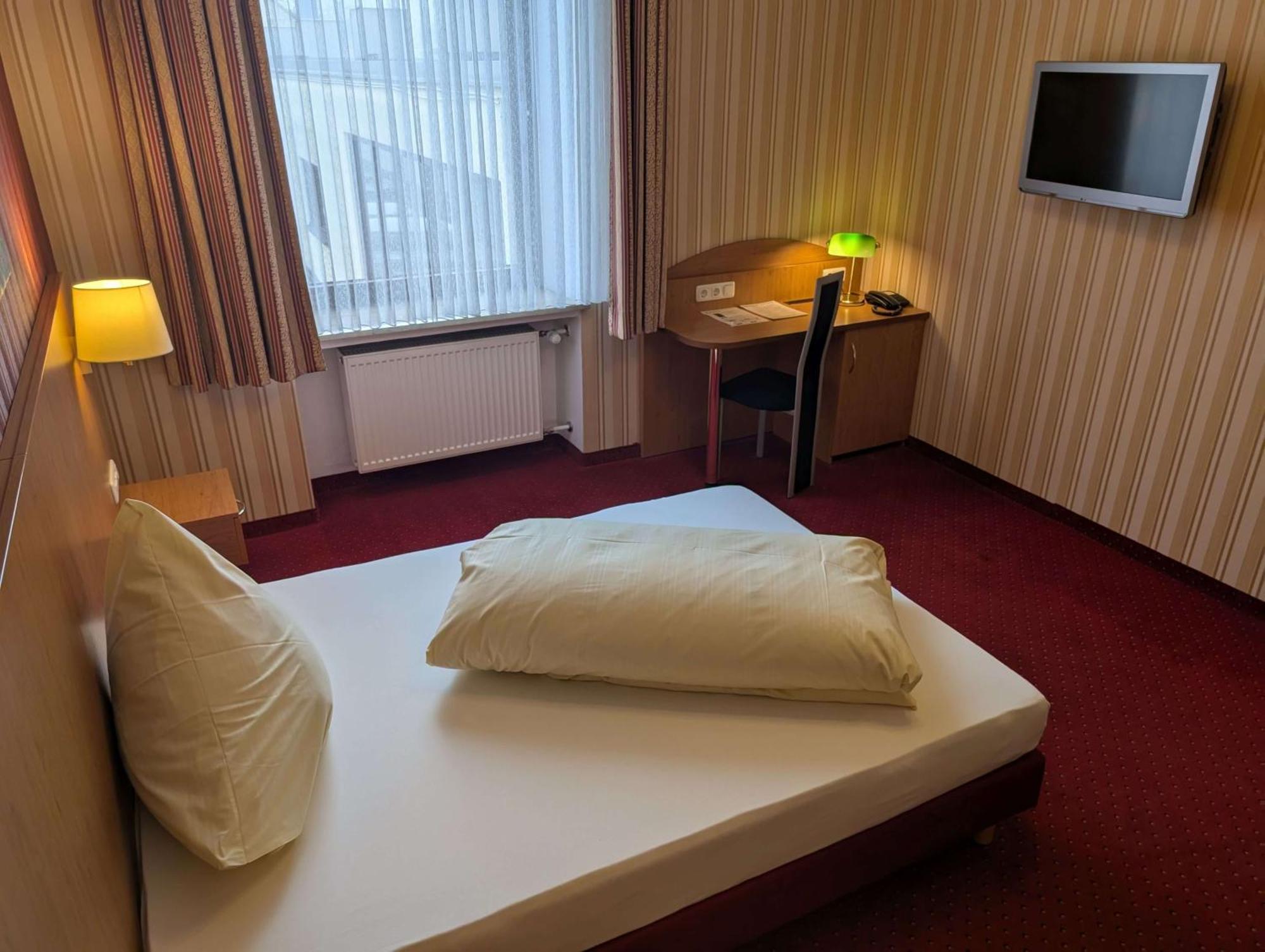 Stadthotel Аугсбург Экстерьер фото