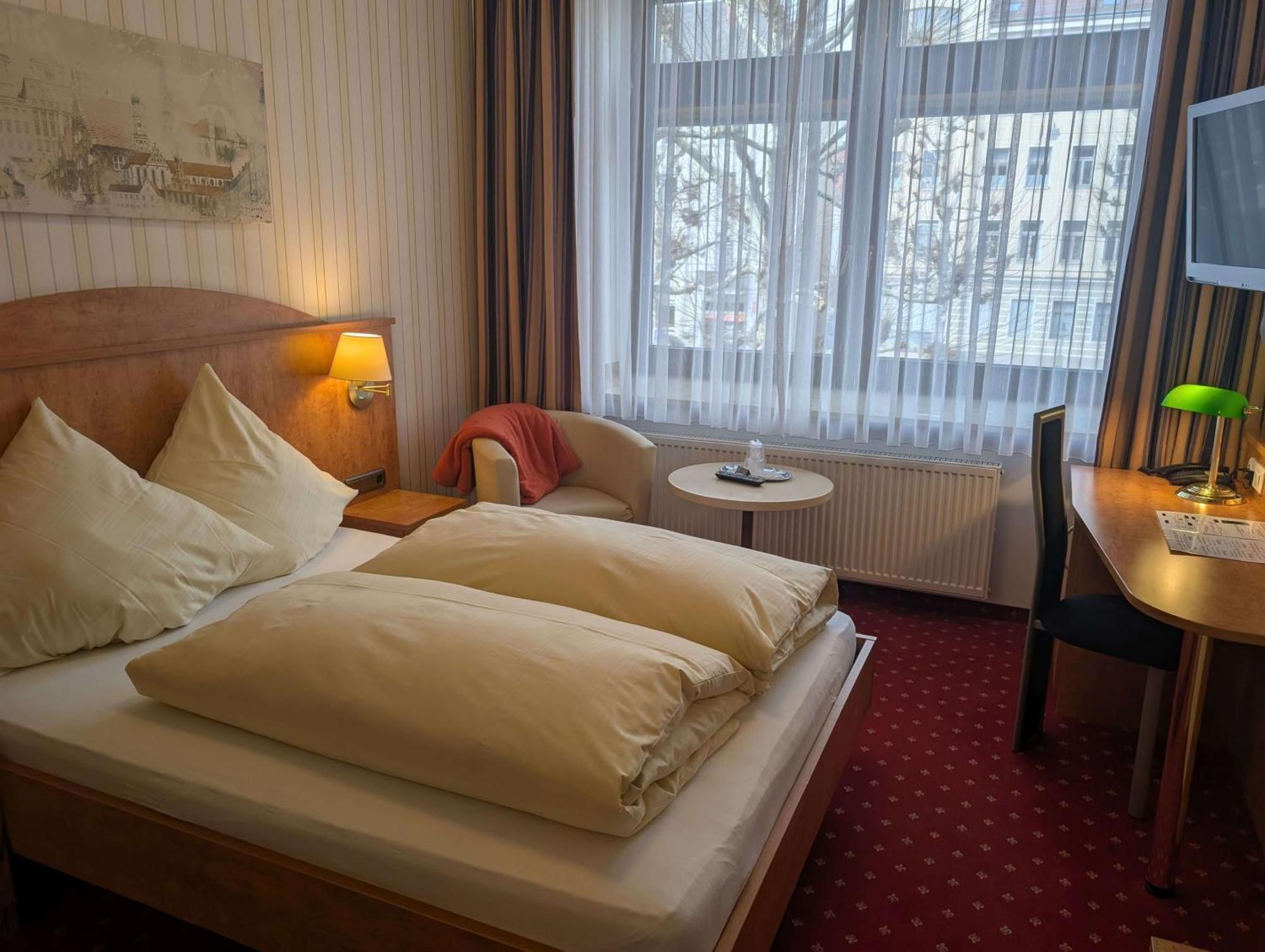 Stadthotel Аугсбург Экстерьер фото