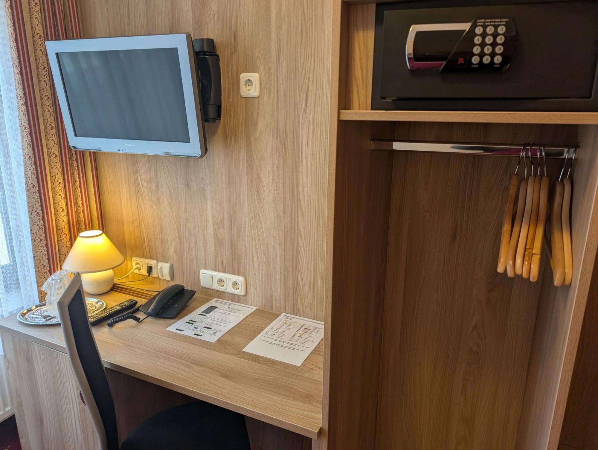 Stadthotel Аугсбург Экстерьер фото