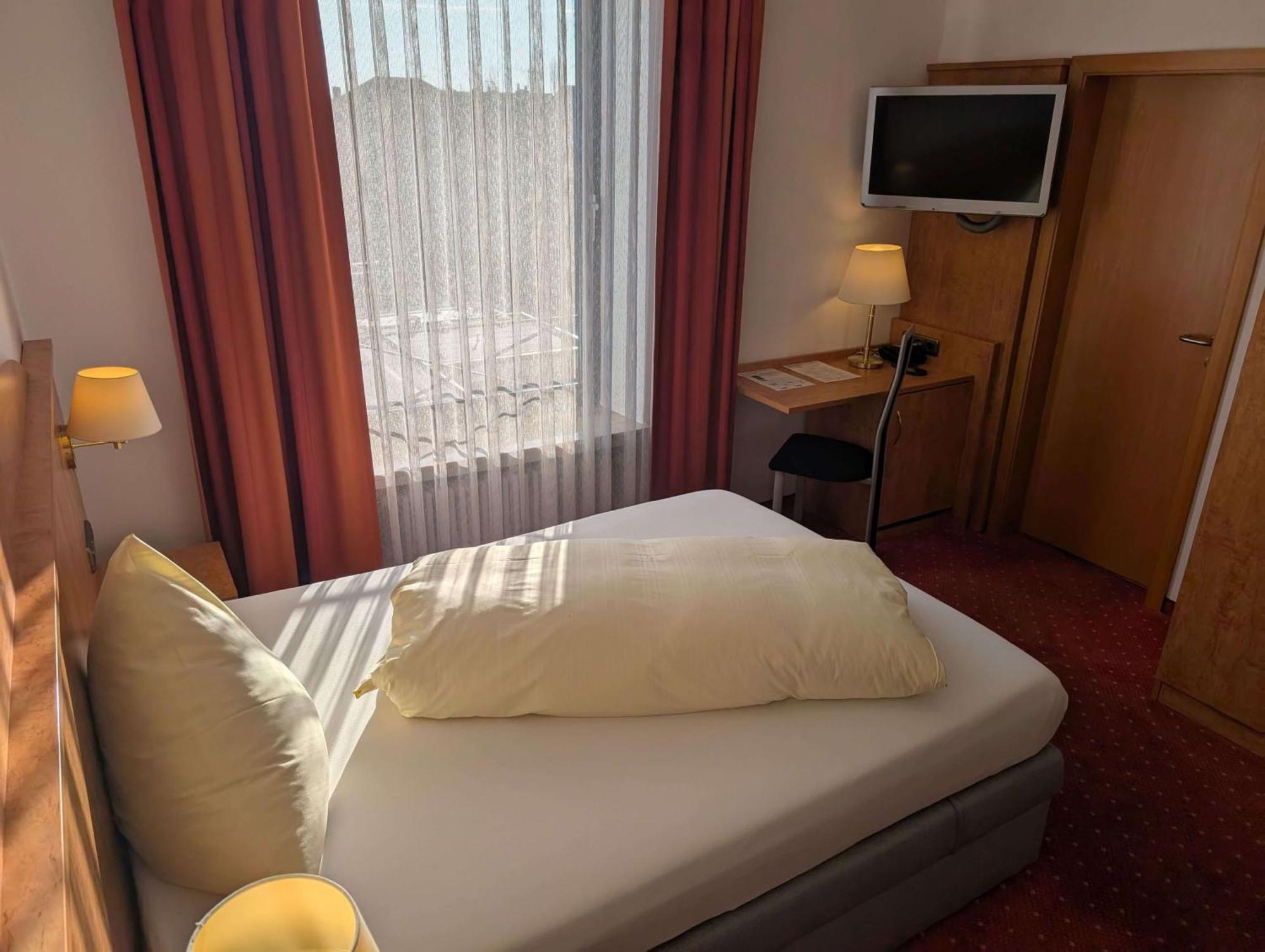 Stadthotel Аугсбург Экстерьер фото