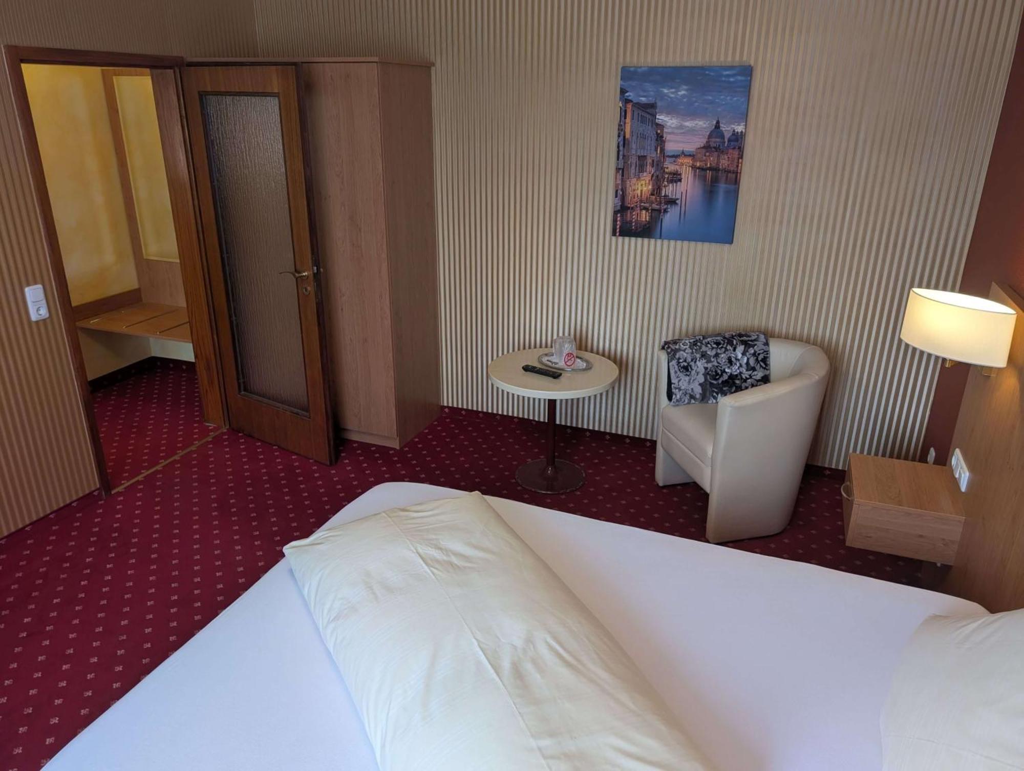 Stadthotel Аугсбург Экстерьер фото