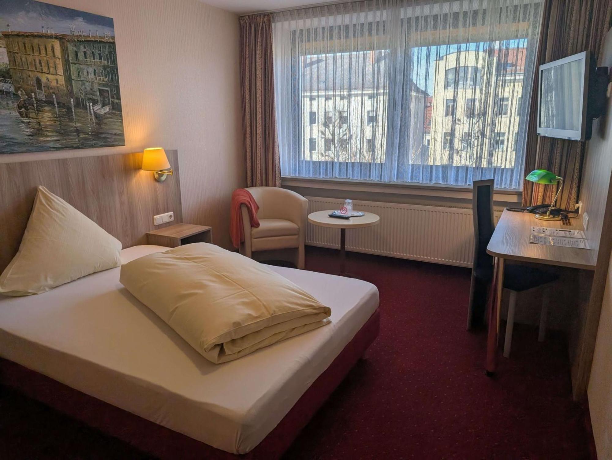 Stadthotel Аугсбург Экстерьер фото
